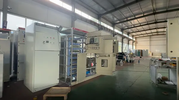 لدينا ورش تصنيع مجهزة بأحدث ماكينات التصنيع المتطورة