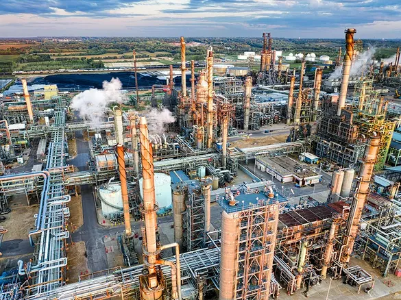 محطات النفط والغاز ومصافي التكرير ومنصات التنقيب وإلخ