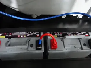 بطارية الرصاص الحمضية لا تحتاج إلى صيانة