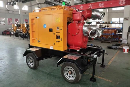 مضخة ذاتية التحضير مثبت على مقطورة