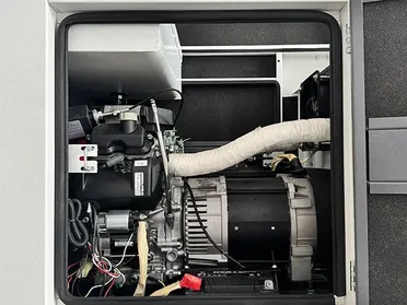 مولد كهرباء يعمل بالبنزين - تصميم مصمت وتبريد هوائي مع أسطوانتين