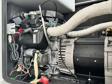 مولد كهرباء يعمل بالبنزين - تصميم مصمت وتبريد هوائي مع أسطوانتين